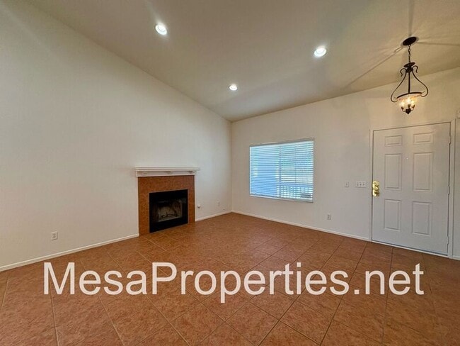 Photo - 15670 Pearmain St