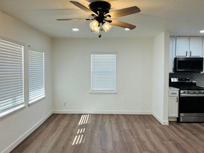 Photo - 601 Foster Pl