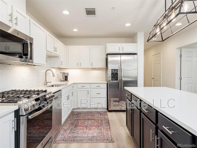 Photo - 1631 Emerson St Unit 319