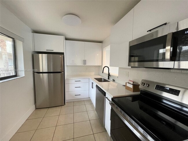 Building Photo - 8025 SW 107th Ave Unit 323 Rental
