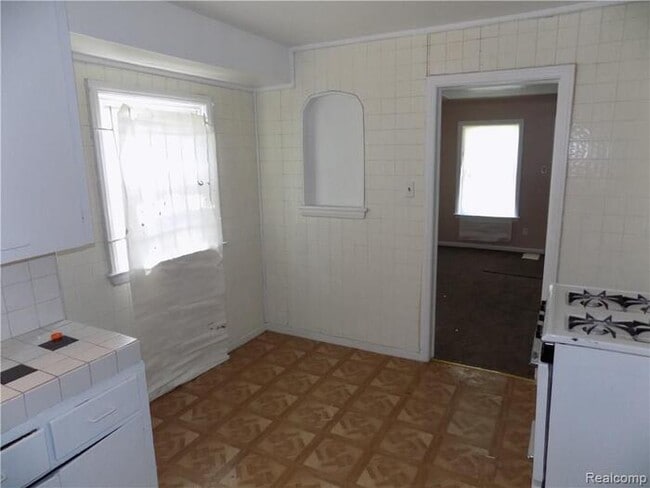 Photo - 18708 Shaftsbury Ave