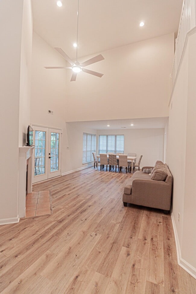 Photo - 1813 Windmere Way
