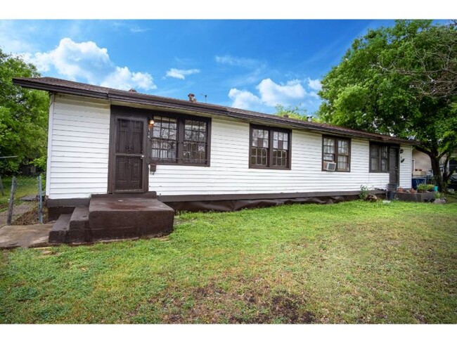 Renovated Home Near Downtown - Renovated Home Near Downtown