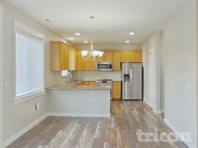 Photo - 2525 W 10th St