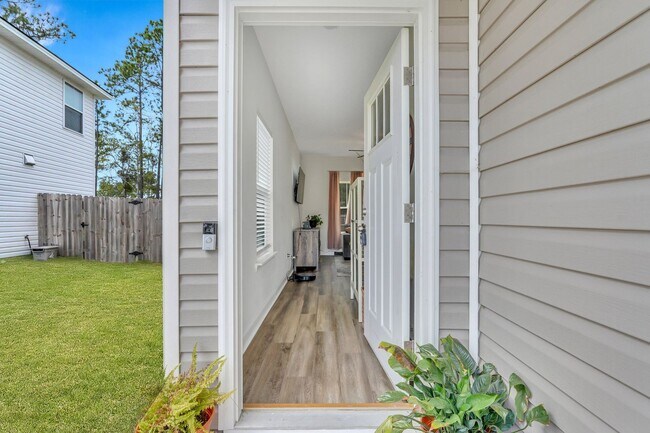 Photo - AVAILABLE NOVEMBER (PET FRIENDLY)