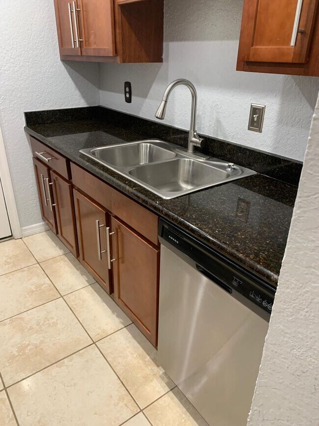 Photo - Spacious 2-bedroom, 2-bathroom apartment Unit 1916 CONWAY