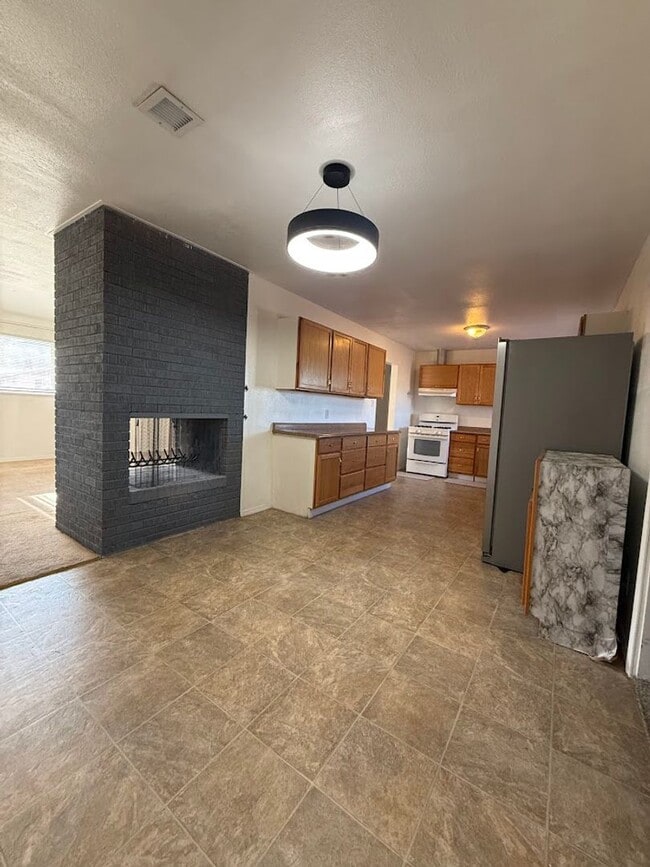 Photo - Well Maintained 3bd/2ba Home With Large Bonus Room