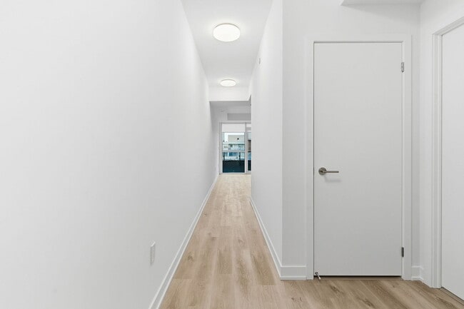 Photo - 110-4110 Broadway Ave