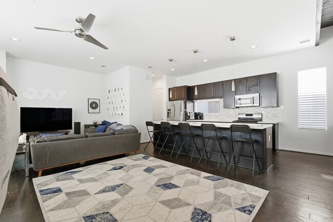 Photo - 4704 Crawford St