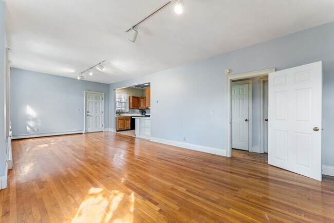 Photo - 42-44-44 Woodlawn St Unit 5