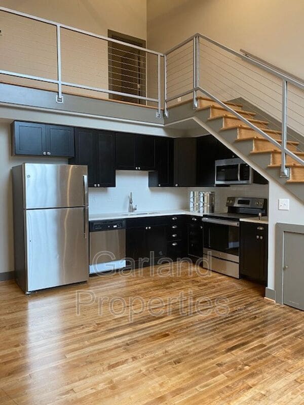 Building Photo - 821 Salem Ave SW Unit 4