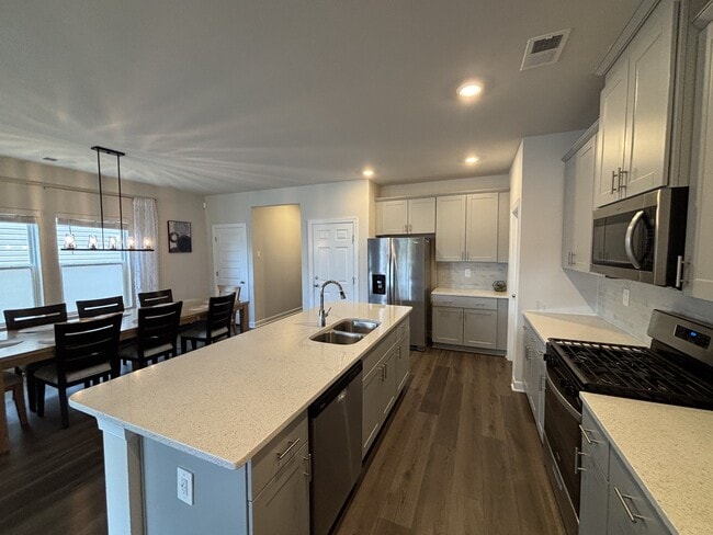 Photo - 702 Whitebark Dr