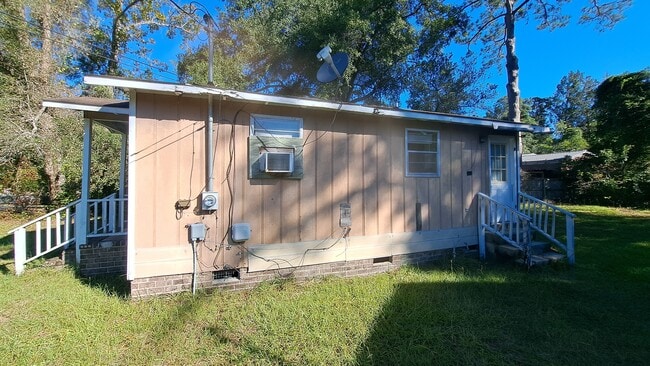 Photo - 126 Lewis St