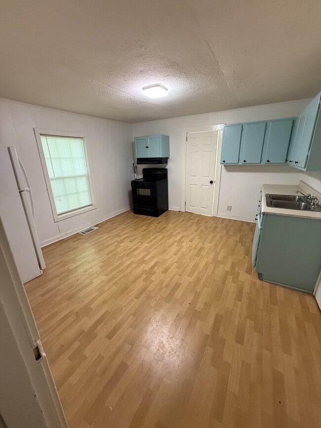 Photo - 839 N Spring St Unidad A