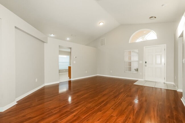 Photo - 905 15th St NE