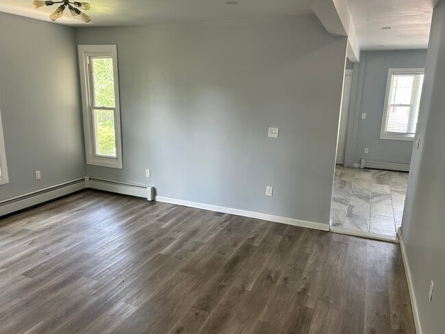 Living room - 118 Warrenton Ave Unit 2