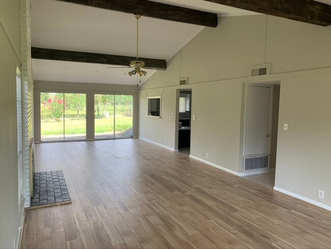 Photo - 29229 Sheffield Rd