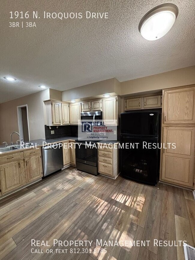 Photo - 1916 N Iroquois Dr