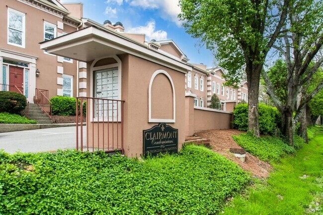 Building Photo - Charming 2BR/2BA condo in Green Hills!