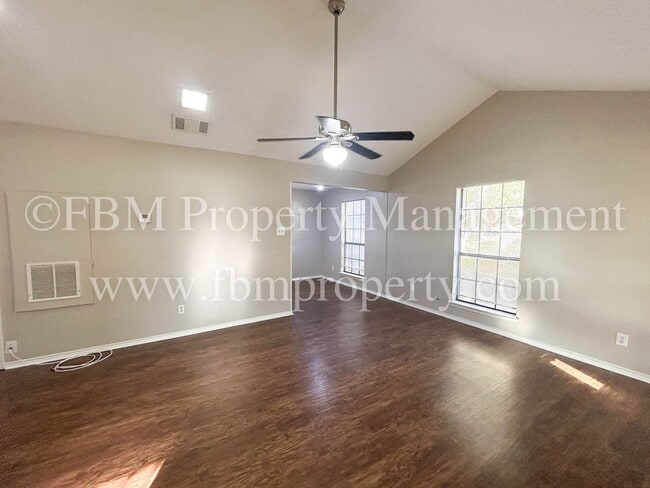 Photo - 701-703 Hillcrest Ct Unidad 703