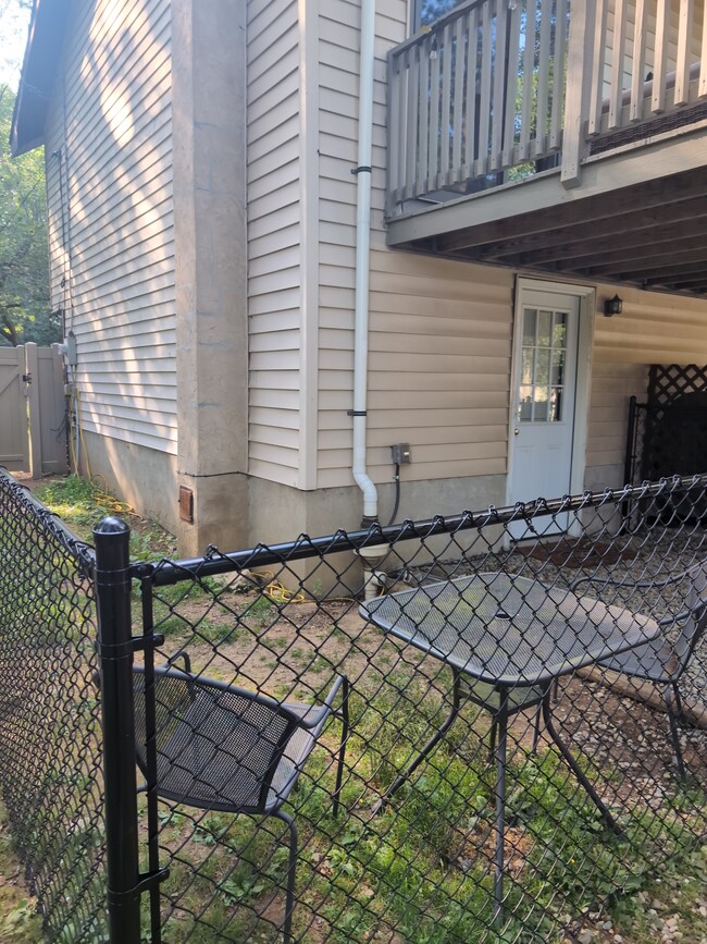 Photo - 88 Weldon Rd Unit Studio A