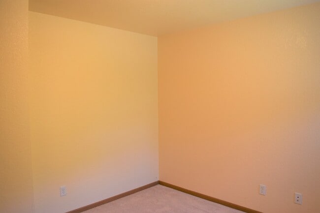 Photo - Spacious & Convenient Living in Shady Oaks!