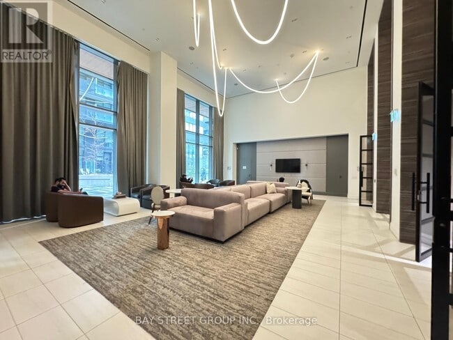 Photo - 39 Roehampton Ave Unit 904