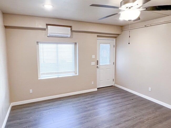 Photo - 1060 Louis St