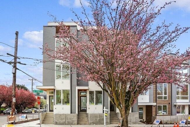 Photo - 447 NE 73rd St