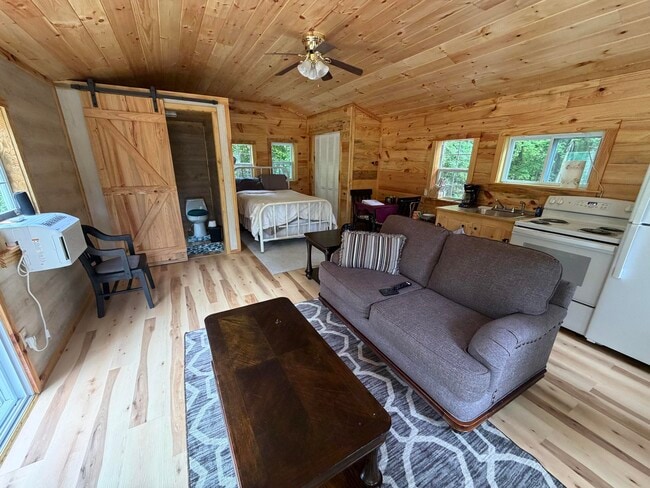 Photo - 209 Verdi Ln
