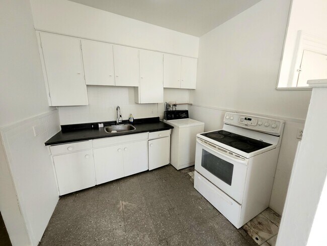 Photo - 325 Main St Unit 2