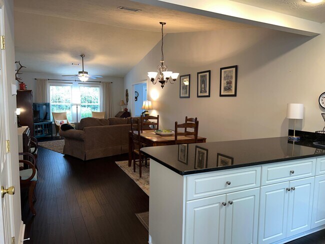 Photo - 118 Portofino Ln SW