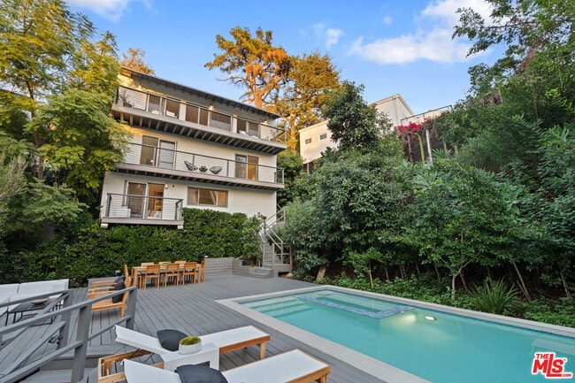 Building Photo - 2753 La Cuesta Dr