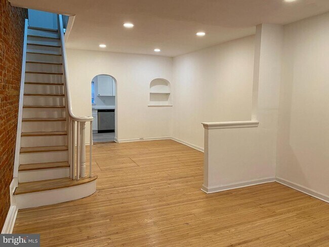 Photo - 1936 McClellan St