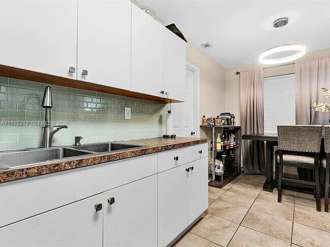 Photo - 121 NW 7th Ave