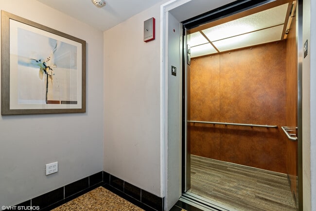 Photo - 1926 N Lincoln Park W Unit 5A