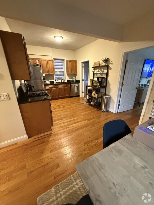 Building Photo - 58 Medford St Unit 1 Rental