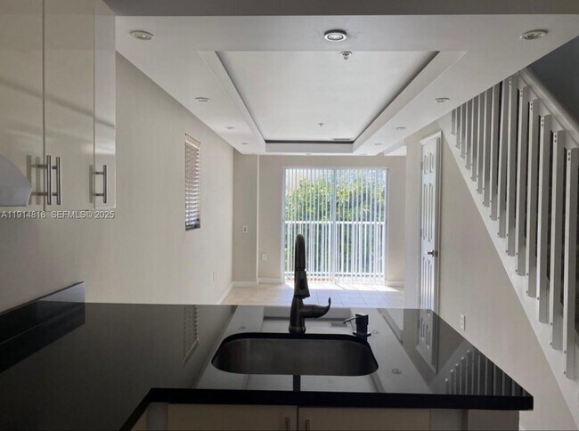 Photo - 821 SW 2nd St Unit 1