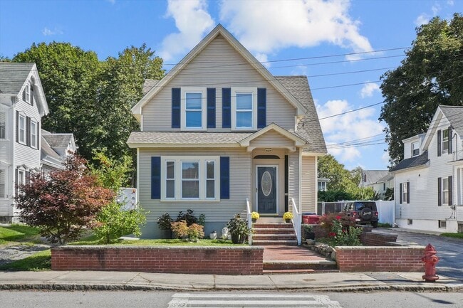 Building Photo - Single Family House For Lease steps from UMass Lowell and Downtown Lowell.