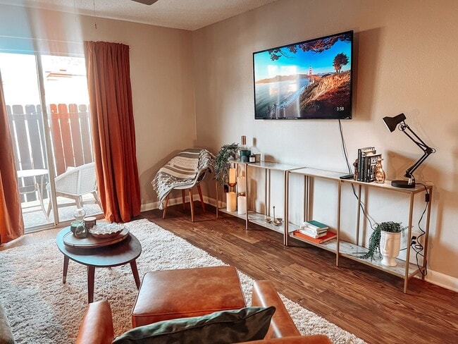 Photo - Town & Country Apartments