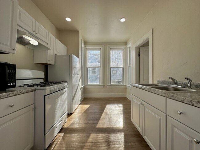 Pine St Triplex - Pine St Triplex Apartment Unit 1132 Lower