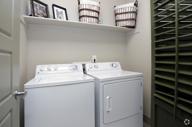 2BR, 2BA - 1,174 SF