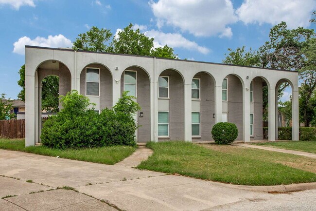 Photo - Spacious & Modernized Duplex Living in Southwest Fort Worth