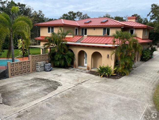 Building Photo - Phenomenal Pool Home Available!