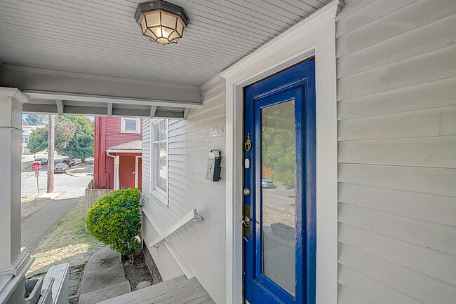 Photo - 1215 NE 55th St