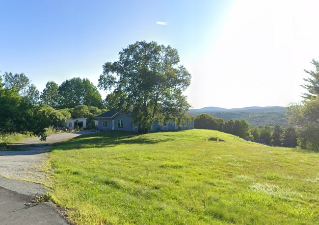 Building Photo - Beautifully maintained single-level ranch home