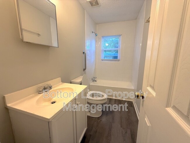 Photo - 910 N Morris St