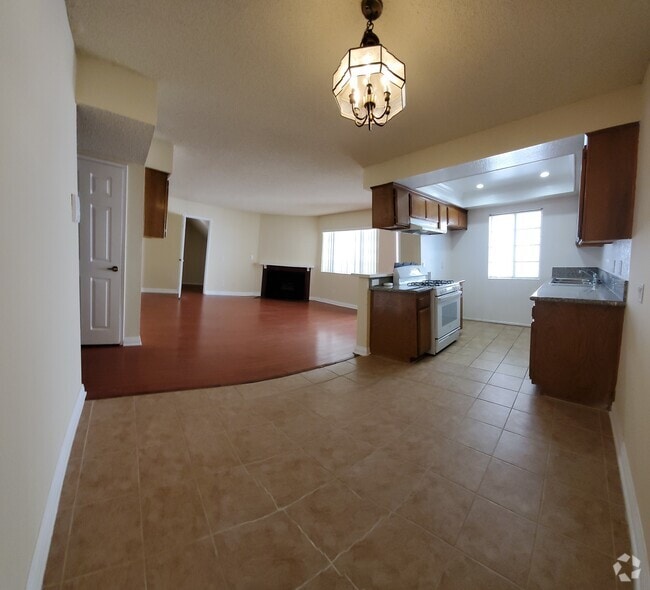 Building Photo - 409 W Dryden St Rental