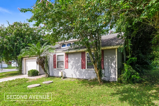 Photo - 1540 Lake Shore Blvd