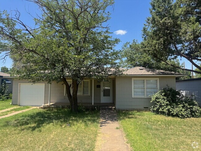 Building Photo - Charming 2 Bed 1 Bath 1 Car Garage Home